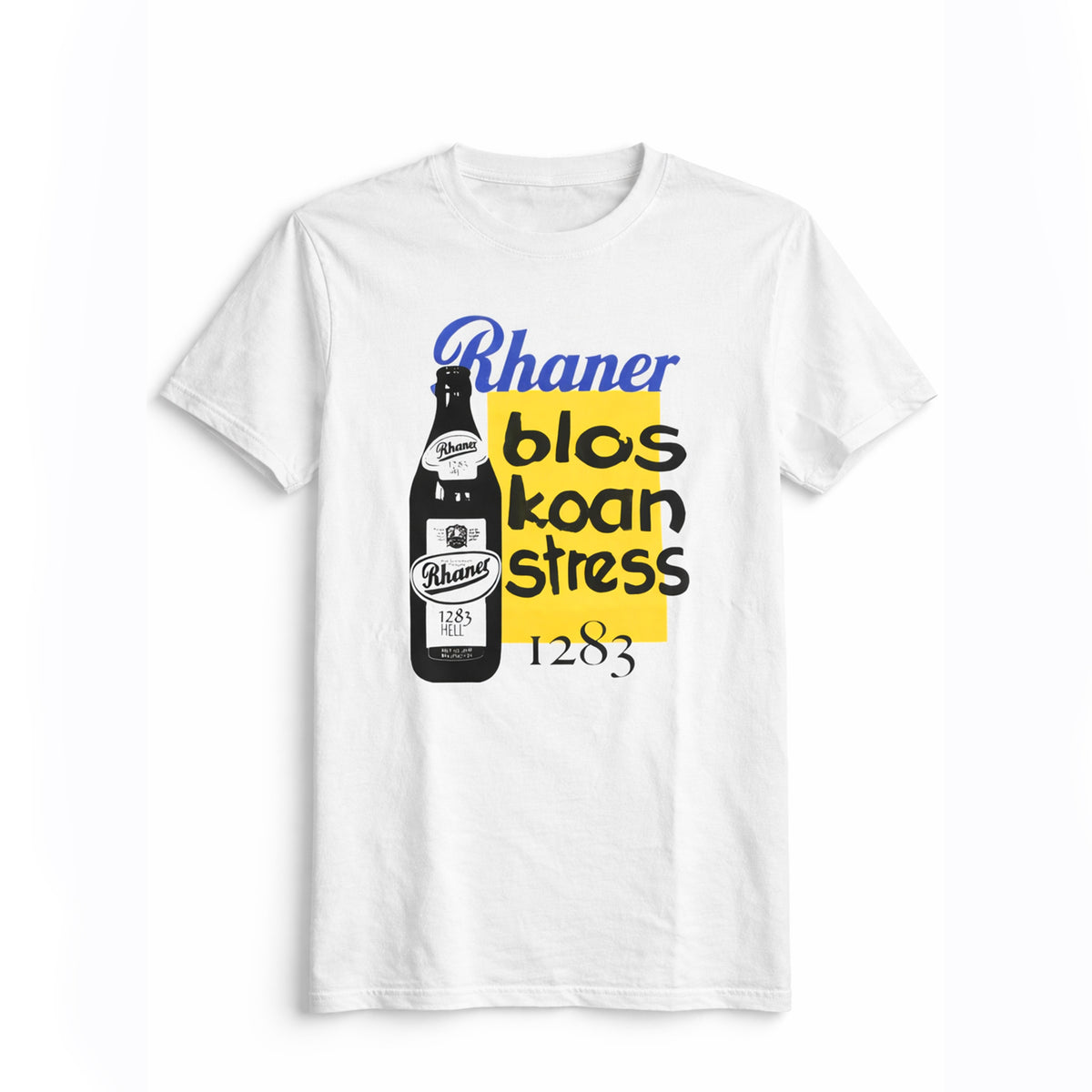 Weißes Rhaner T-Shirt mit Print "blos koan stress", einer Rhaner 1283 Hell Bierflasche und der Jahreszahl 1283 auf gelbem und blauem Hintergrund